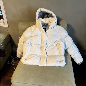 Authentic Junction Packable Parka
Canada Goose White Quilted Puffer Jacket